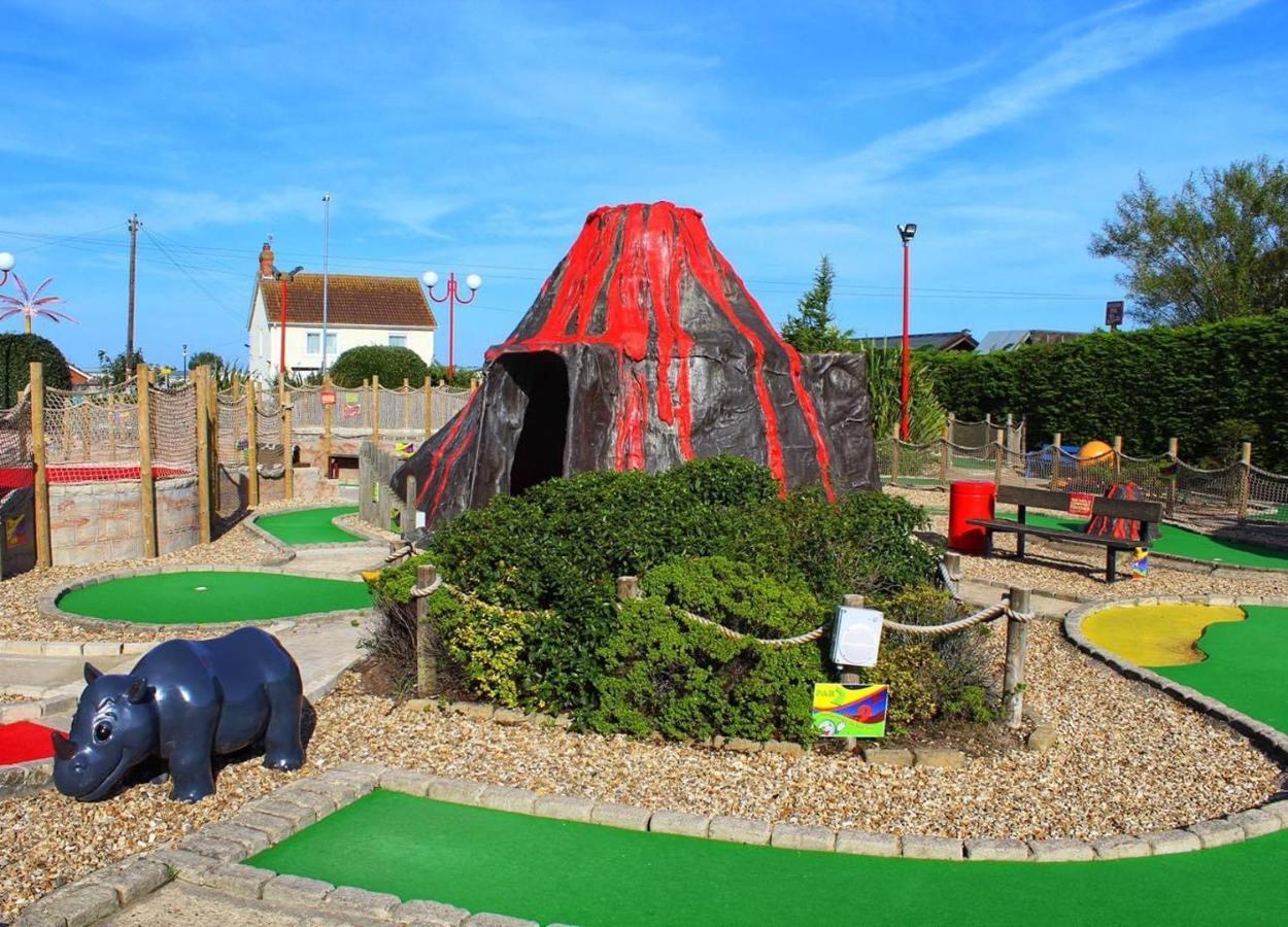 Palm Grove 2- Golden Palm - Pet Friendly, Wifi, Bed Linen, Central Heating - Meadow Lakes Caravan & Lodge Hire Chapel Saint Leonards Kültér fotó
